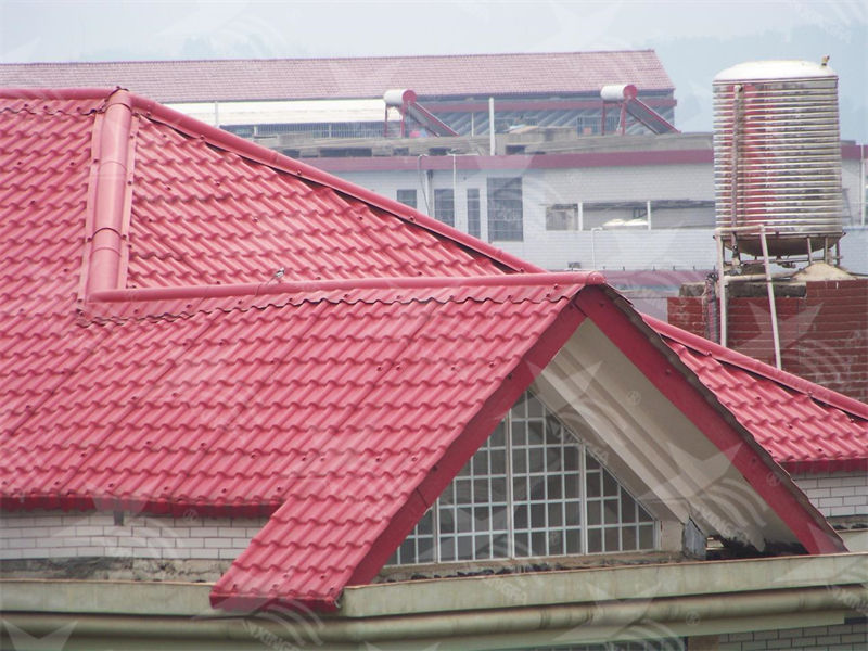 樹脂瓦 VS 琉璃瓦：哪個更適合您的屋頂？